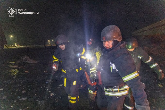 Новини Харкова: Масштабна пожежа після удару по Новій почті в Коротичі